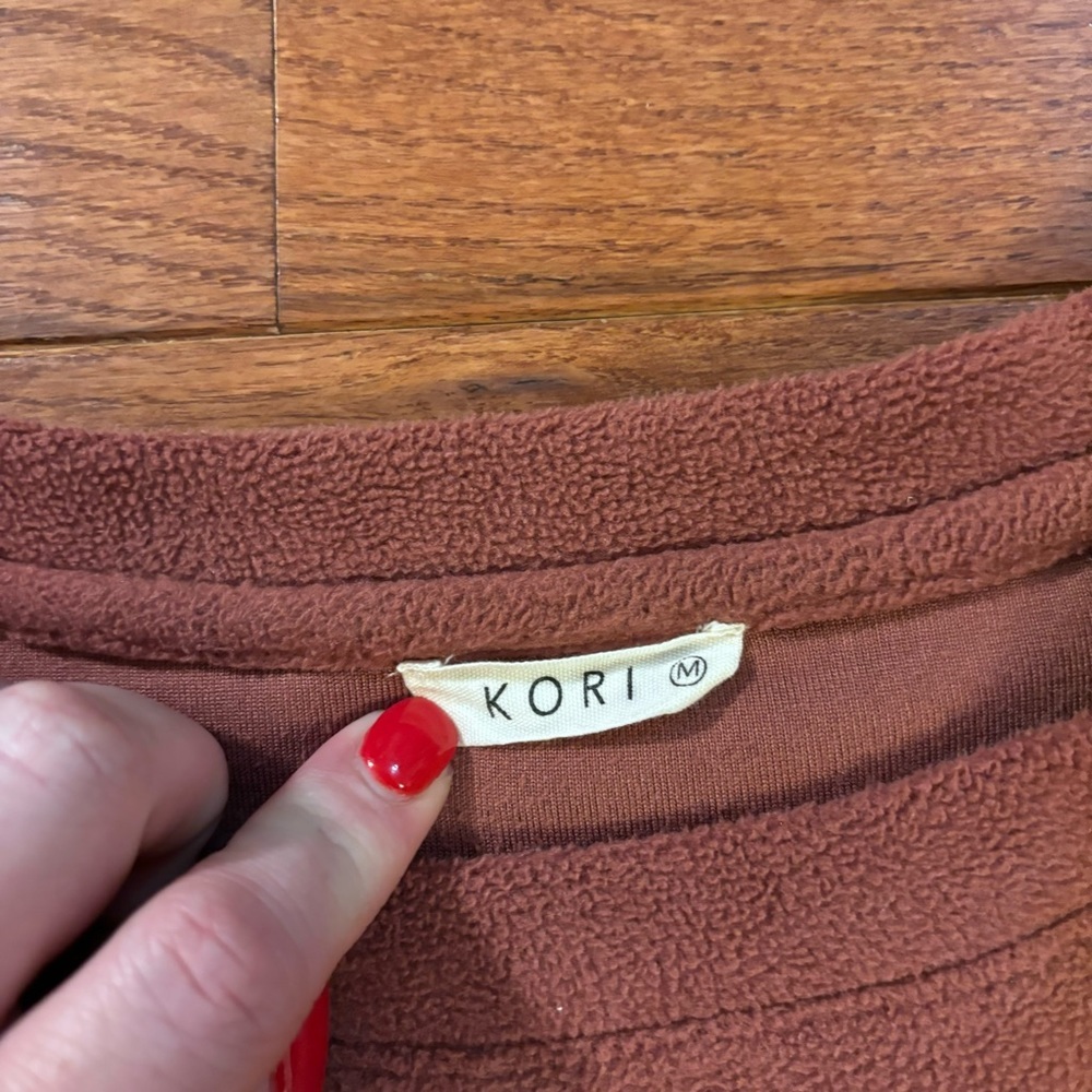 Women’s boutique sweater size M - Picture 3 of 4
